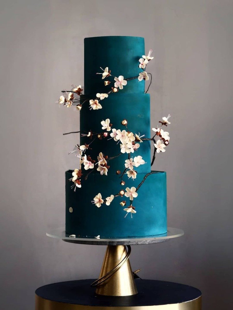 12 Jewel Tone Wedding Cakes to Inspire Your Winter Wedding