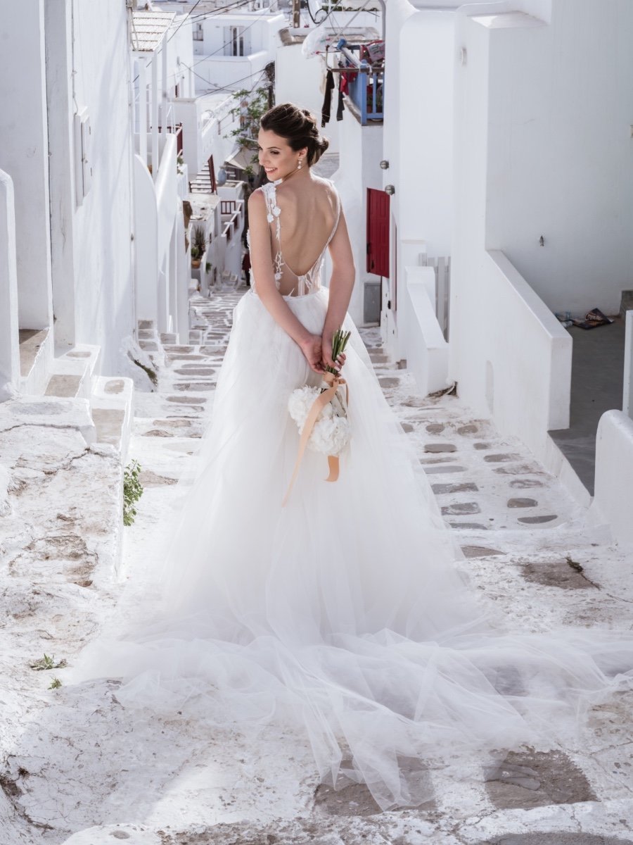 A Bridal Styled Shoot That Showcases The Beauty of Mykonos