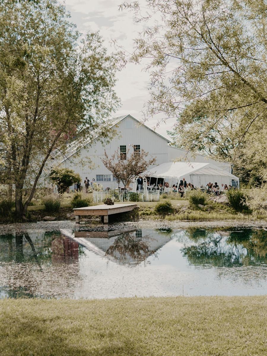 This Ohio farmhouse is perfect for a rustic & romantic wedding