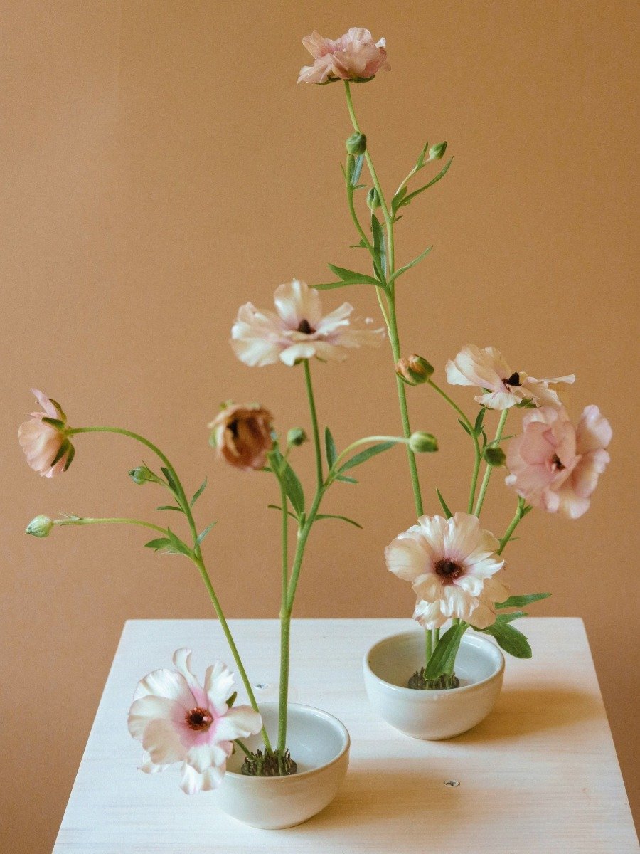 Add a touch of whimsy to your wedding with Ikebana-style florals