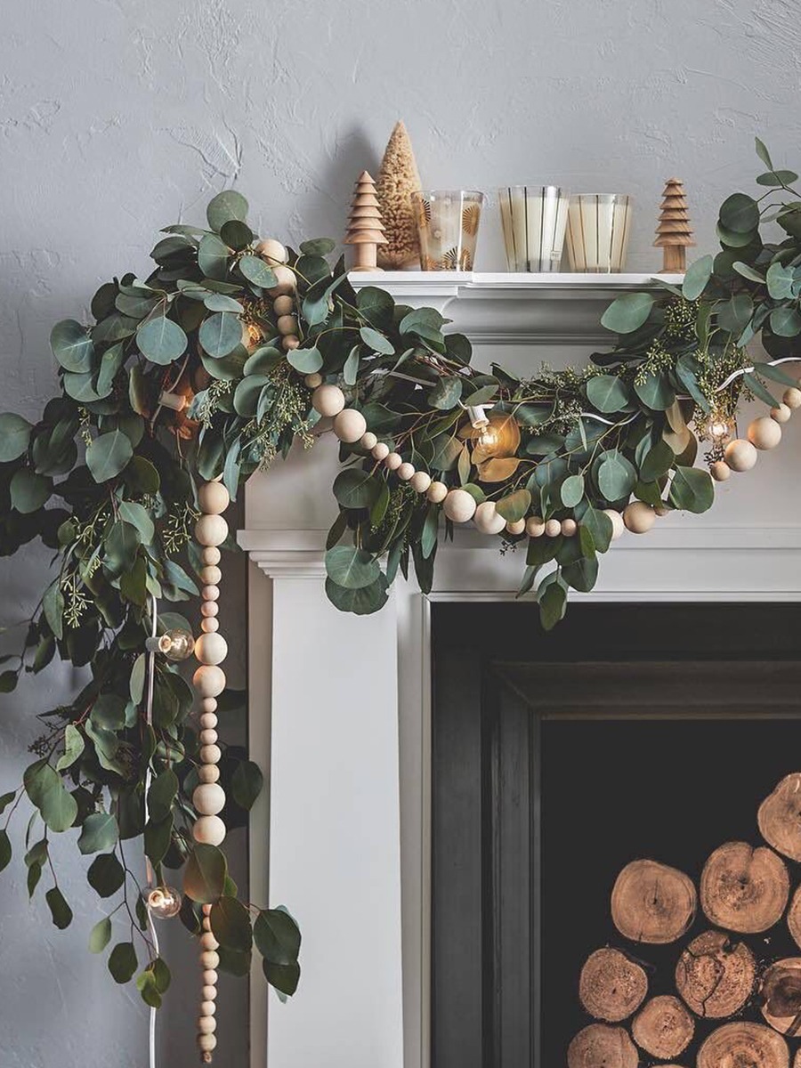 These Holiday Mantel Decor Ideas Are On Fire