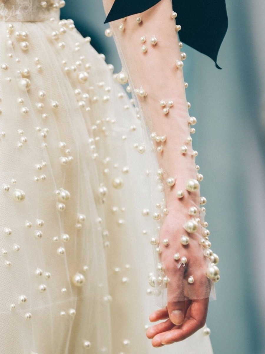 Wedding Gloves Are A Thing Again, And We’re Obsessed